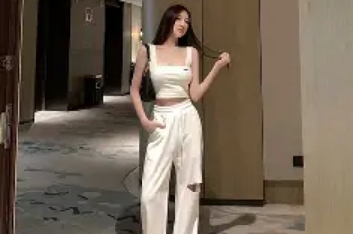 曝郭麒麟恋情、女孩低保追星、郑佩佩捐大脑、杨紫深夜吃泡面